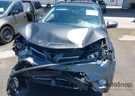 2014 Toyota Rav4 Xle z USA, uszkodzony, nr VIN JTMWFREV8EJ015557